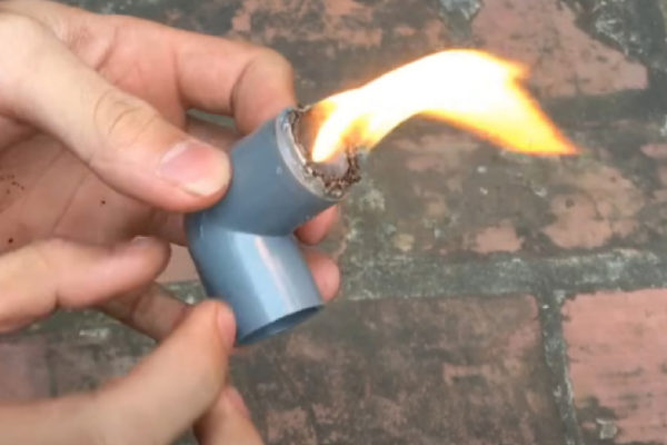 Dùng nhiệt trực tiếp vào chỗ dán