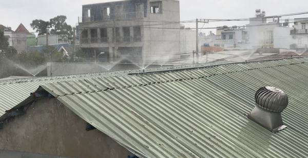 Nguyên lý hoạt động của hệ thống làm mát mái tôn bằng nước