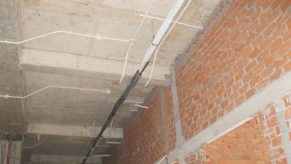 ống luồn dây điện âm trần thạch cao